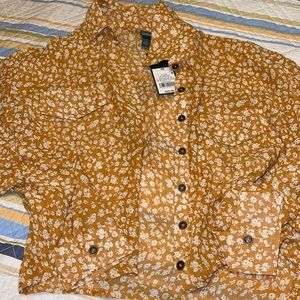 Wild Fable Cropped Button down shirt.